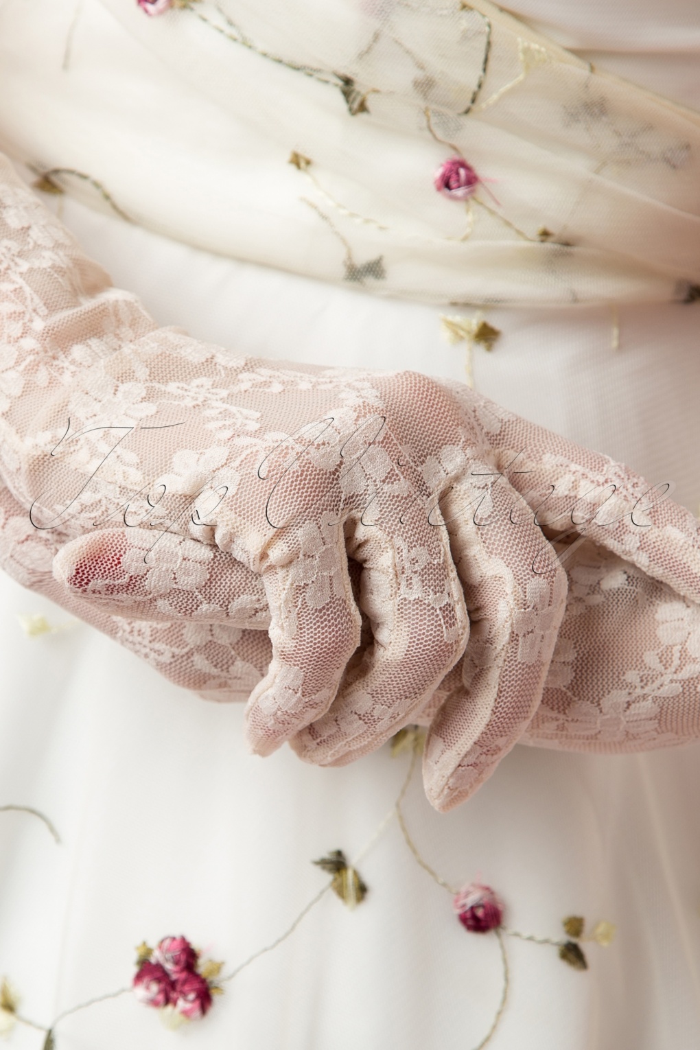 50s Lady Mary Galant Cream Lace Gloves