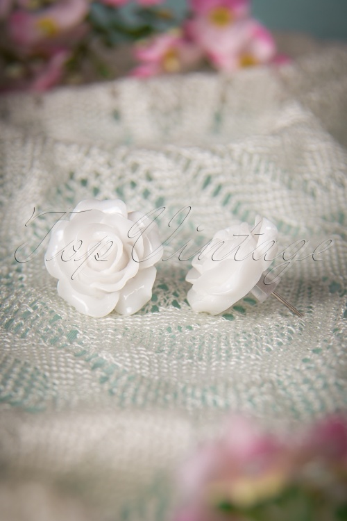 Collectif Clothing - English Rose Earstuds Années 50 en Blanc 3