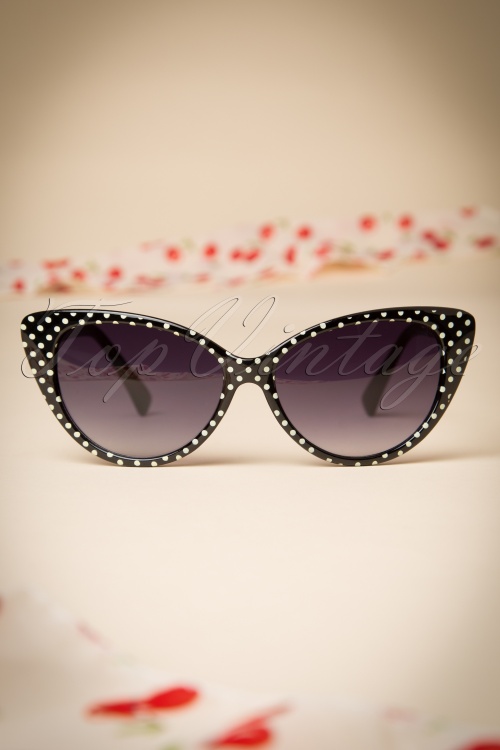So Retro Black Sunglasses Black Cream 260 14 15006 20150317 001W