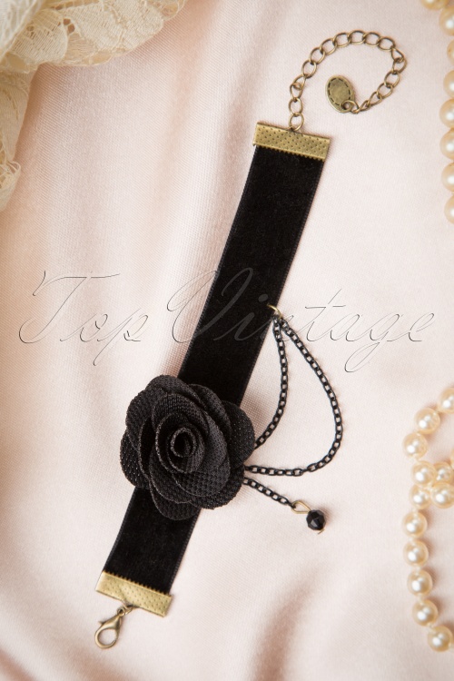 Victoria's Gem - The Queens Black Velvet Bracelet Années 1920 3