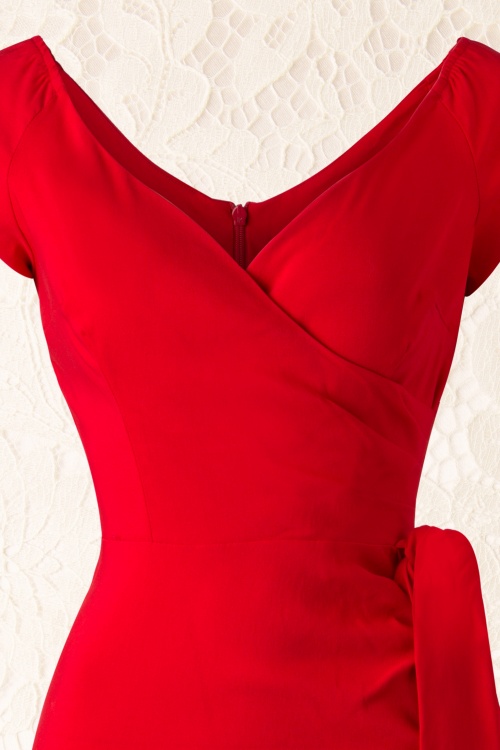 red dress hourglass figure