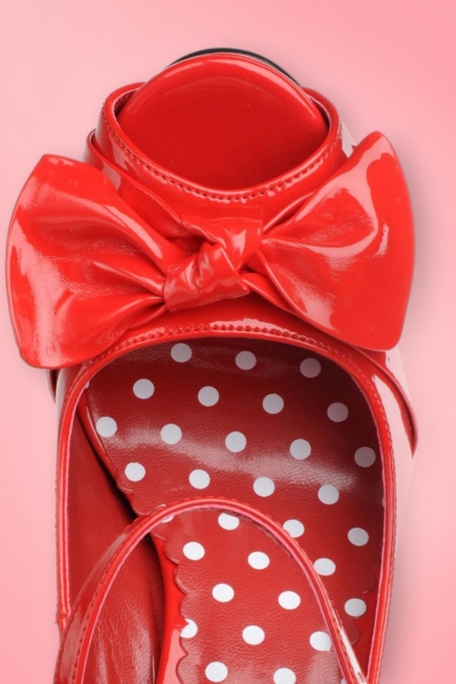 Pinup Couture - 40s Cutiepie Peeptoe Bow Mary Jane Pumps in Red 5