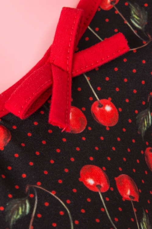Sassy Sally - Leona Cherry Art Top in zwart en rood 3