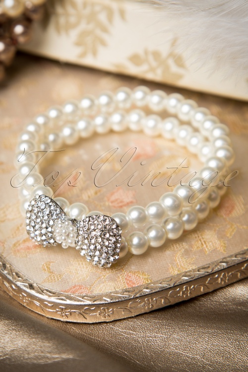 pearl bracelet with bow