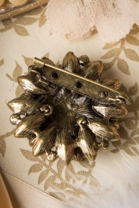 Lovely - 40s Royal Flower Brooch in Burgundy 3