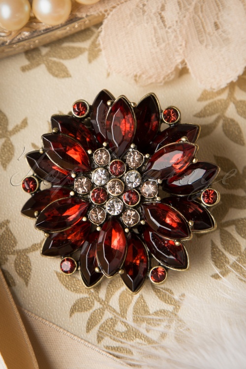 Lovely - 40s Royal Flower Brooch in Burgundy