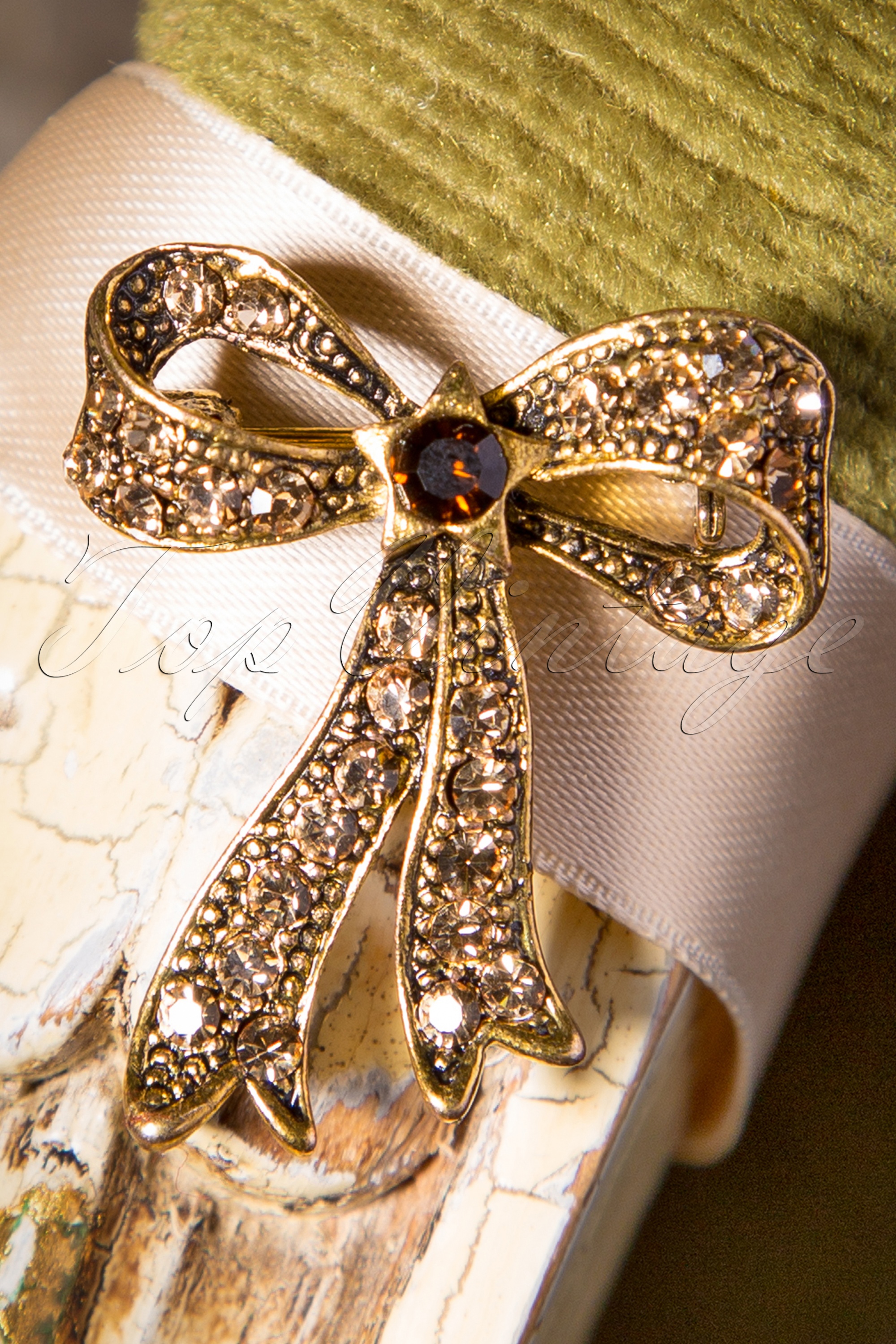  - Sparkles On My Bow broche in goud