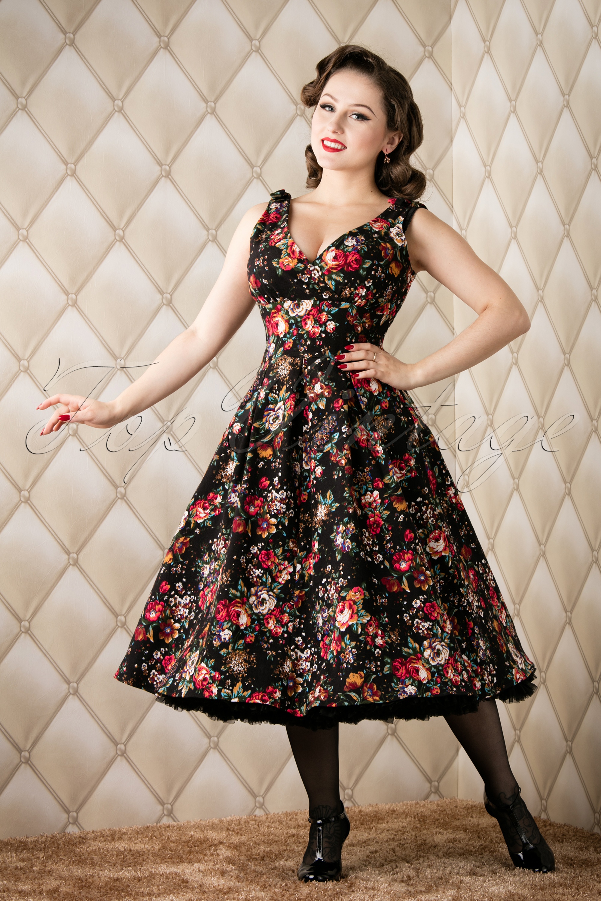 Whispering Ivy 50s Eleanor Floral Swing Dress in Black Shop at Topvintage