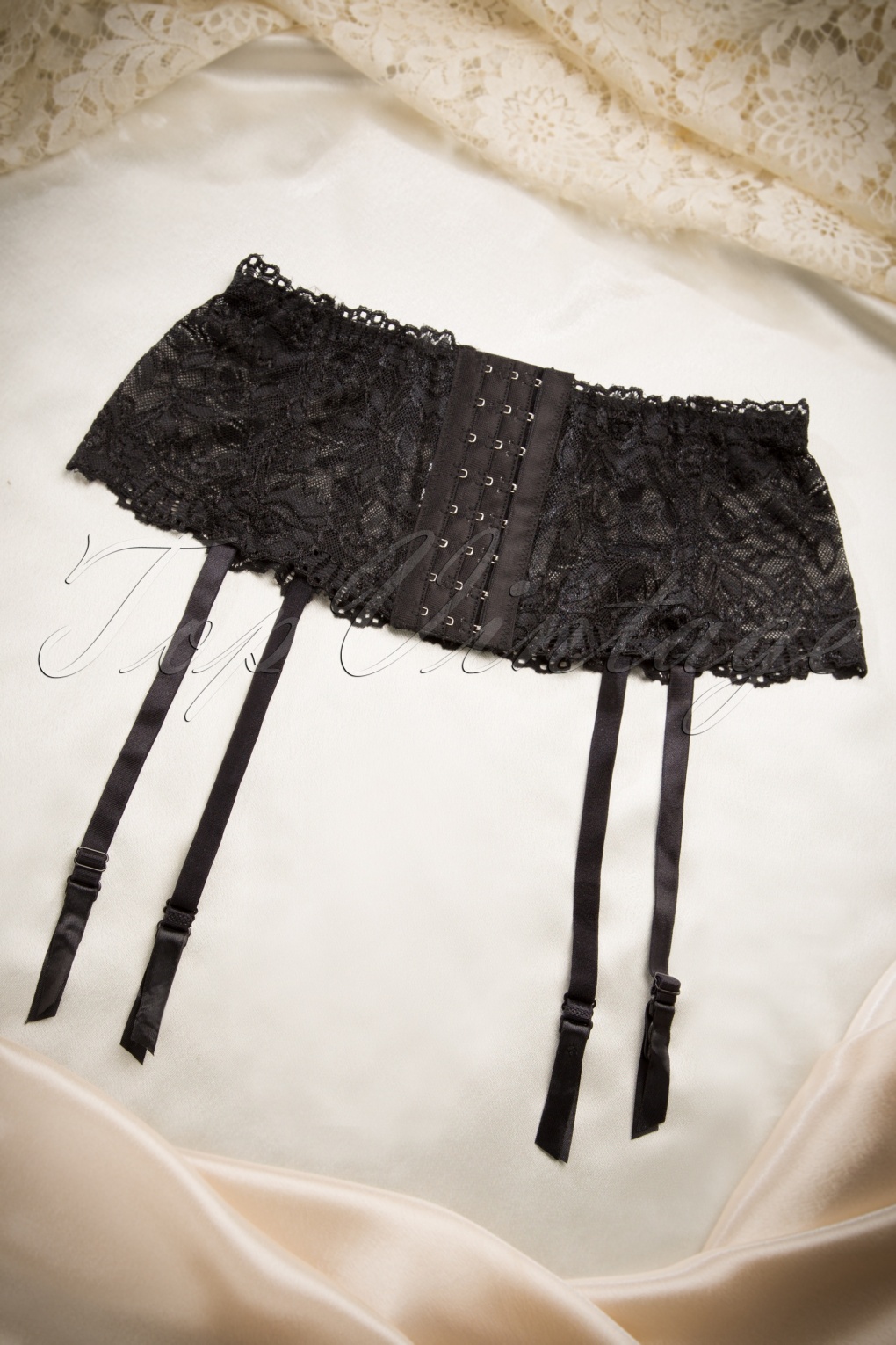 S Wide Lace Suspender Belt In Black