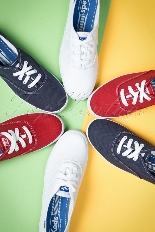 Keds - 50s Champion Core Text Sneakers in Red 9