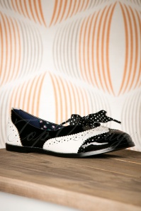 Banned Retro - 60s Milana Brogues in Black and White 4
