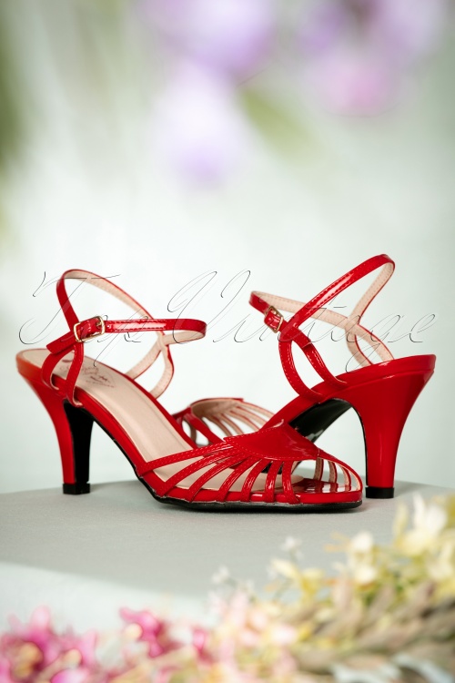 Banned Retro - 40s Amelia Sandals in Red 5