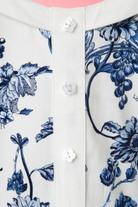 Collectif Clothing - Maddison Toile Bleistiftkleid mit Blumenmuster in Weiß und Blau 6