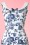 Collectif Clothing - Maddison Toile Bleistiftkleid mit Blumenmuster in Weiß und Blau 4
