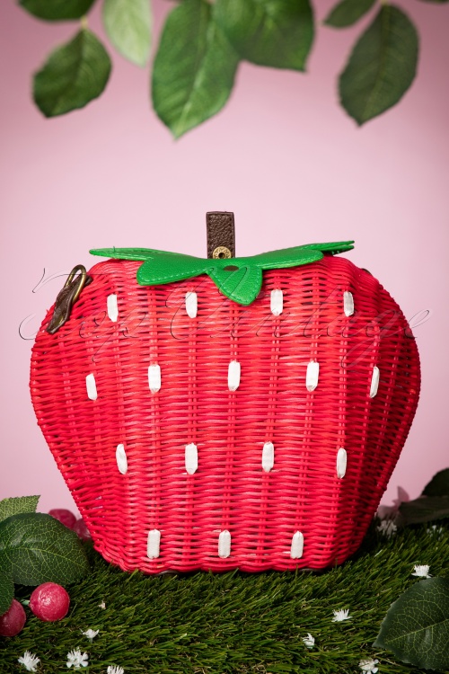 Collectif Clothing - Juicy Strawberry Wicker Handbag Années 50