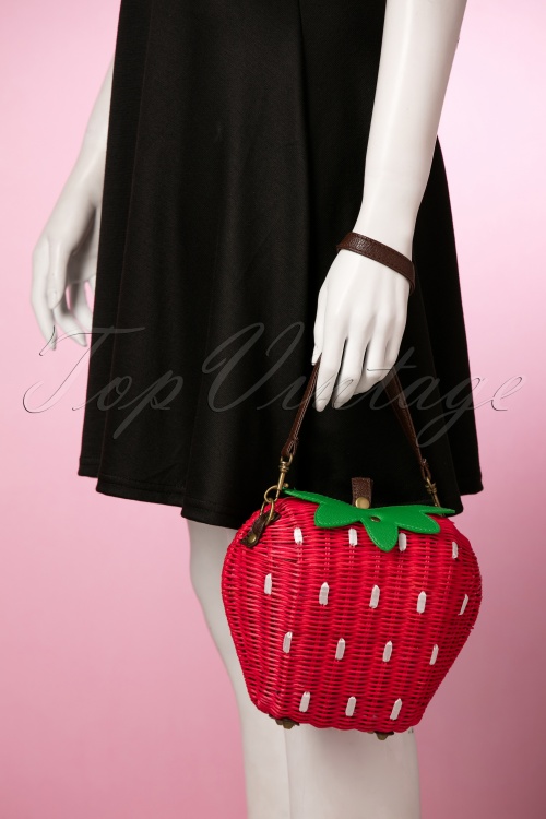 Collectif Clothing - 50s Juicy Strawberry Wicker Handbag 6