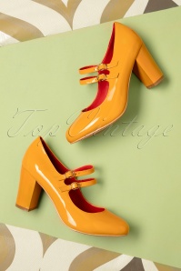 Banned Retro - 60s Golden Years Lacquer Pumps in Mustard 2