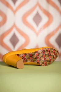 Banned Retro - 60s Golden Years Lacquer Pumps in Mustard 7