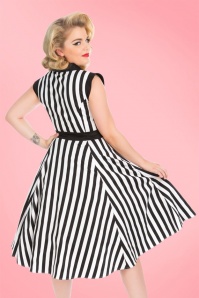 Hearts & Roses - Debra Stripes Swing Dress Années 50 en Noir et Blanc 7