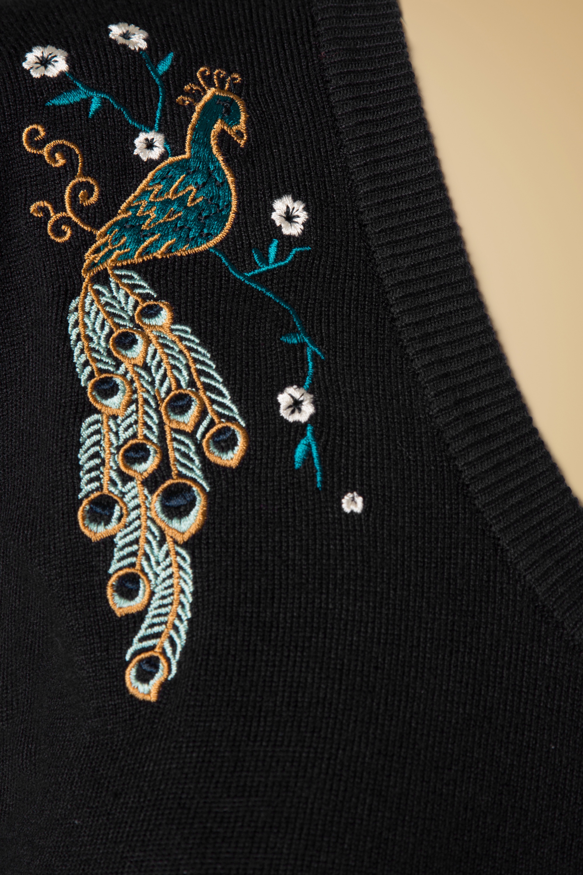 Banned Retro - Trots pauw vest in zwart 2