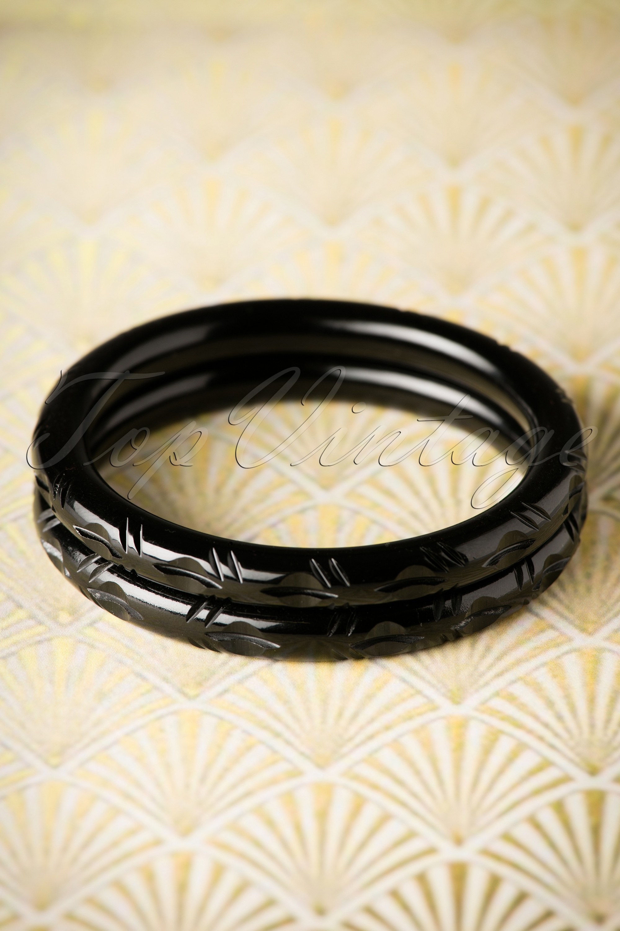 Splendette - Exclusief TopVintage ~ Abigail gesneden armbanden in zwart