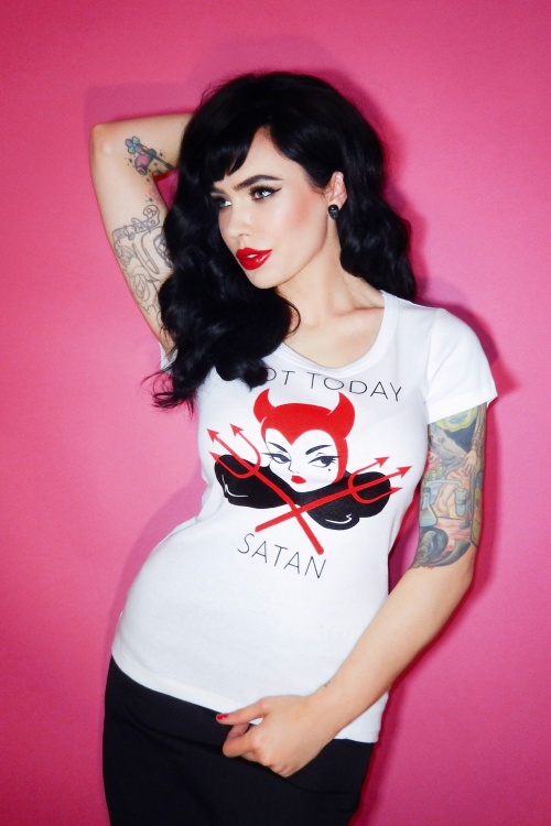 Vixen by Micheline Pitt - Not Today Satan T-Shirt Années 50 en Blanc