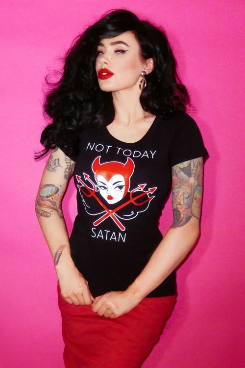 Vixen by Micheline Pitt - TopVintage Exclusief ~ Not Today Satan T-shirt in wit