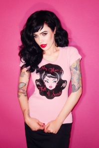 Vixen by Micheline Pitt - Exclusief TopVintage ~ My Hair Is Full Of Secrets T-shirt in roze 3