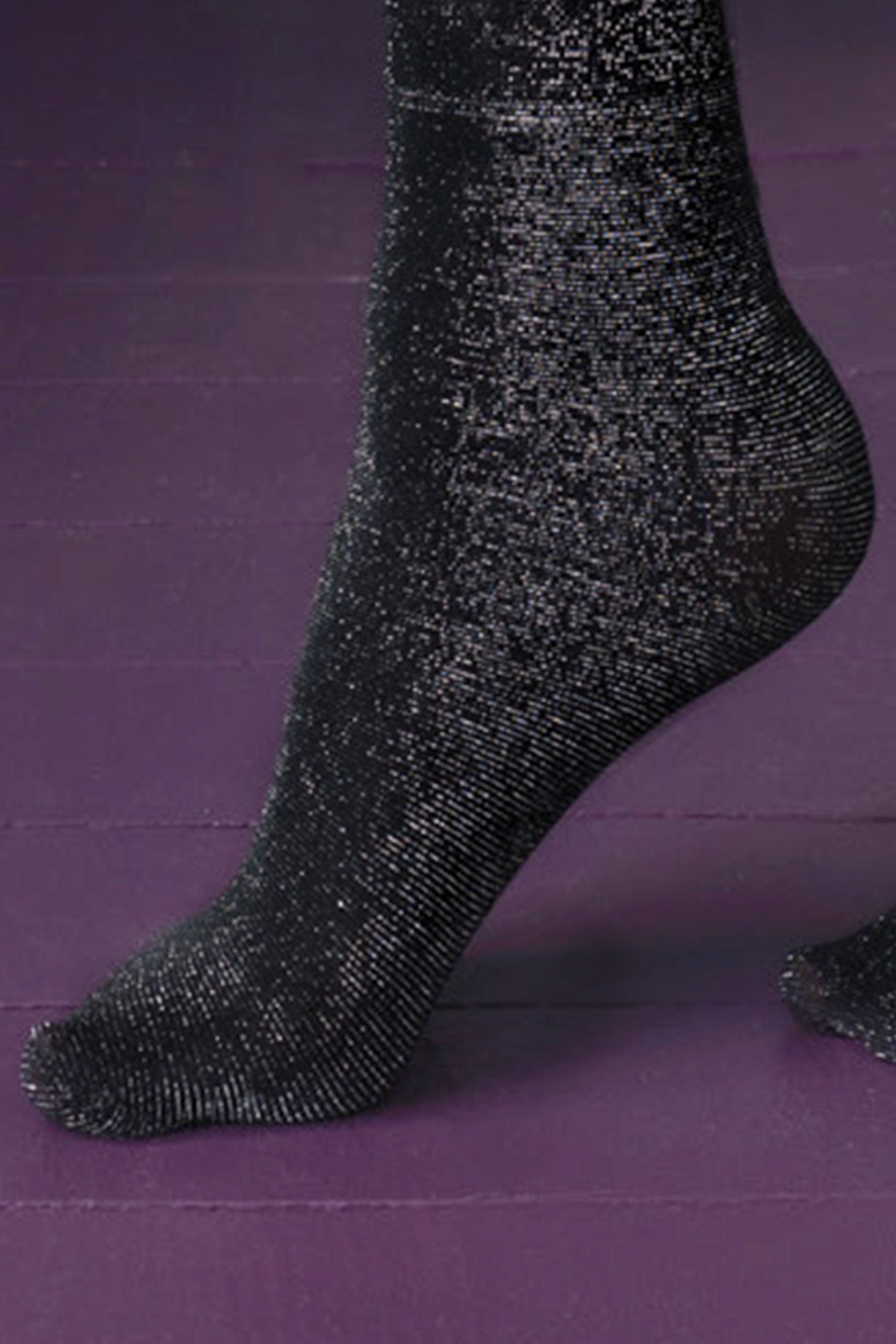 Fiorella - Middernacht metallic sokken in zwart 2