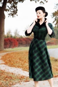 Vixen - Lola Tartan Swing-Kleid in Grün 3